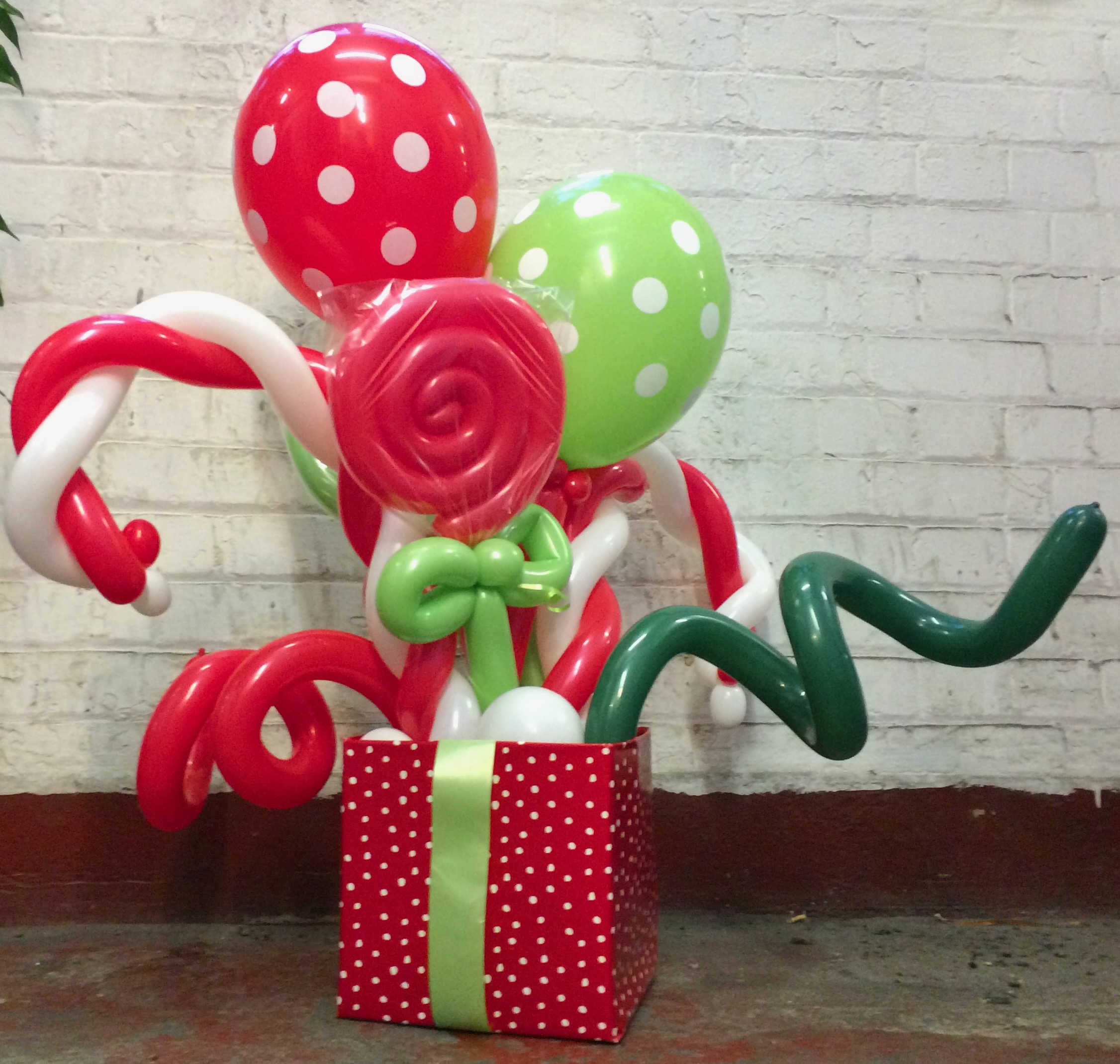 Colourful holiday balloon decorations by JoJoFun