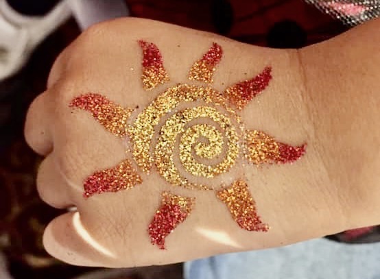Glitter tattoo artist for parties and events