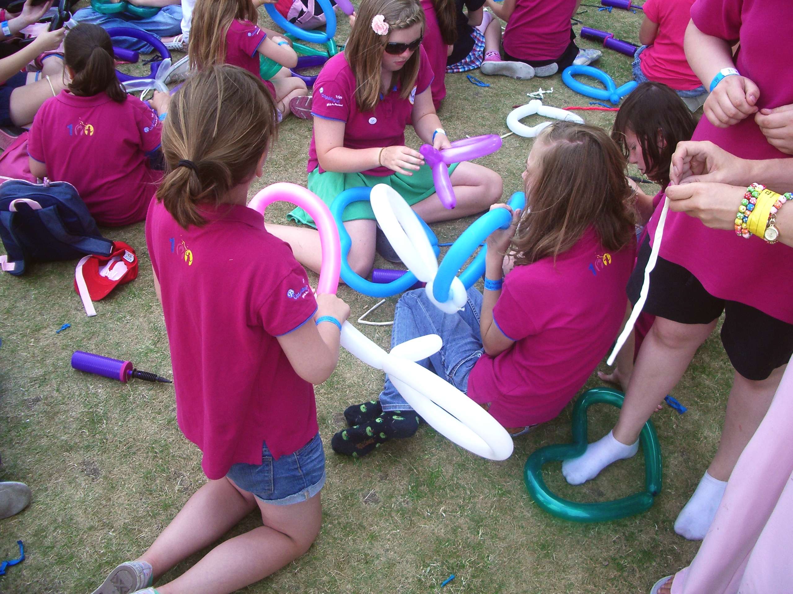 Balloon twisting workshop for children in Toronto